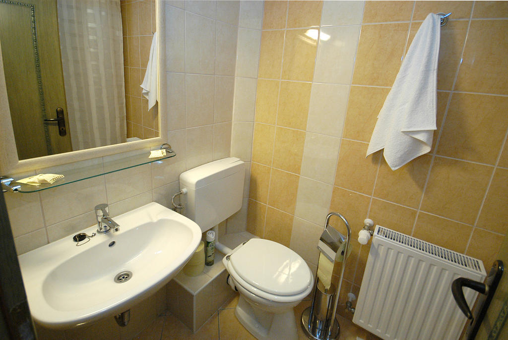 Hotel Bavaria Abda Zimmer foto